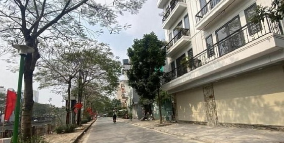 Bán nhà riêng: Tòa nhà 6 tầng thang máy mặt phố Vệ Hồ. DT 120m2, 45 tỷ. Kinh doa