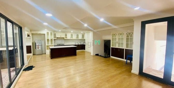 Bán nhà phố dự án: Biệt Thự Góc Đẹp 2 MTNB Bình Phú 1- 9x17m 4 tầng KẾ BÊN UB