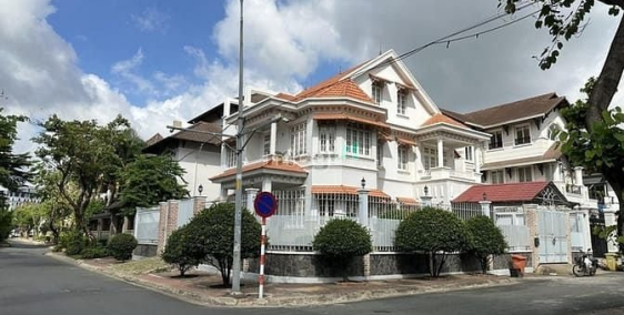 Bán nhà phố dự án:  Bán Biệt Thự Góc 2 Mặt Tiền Fideco  Thảo Điền DT 360 m2 CHỉ