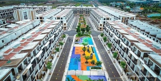 Bán biệt thự: Gia đình bán Gấp nhà phố, xây 4 tầng ngay trường FPT Long Hậu, Lon