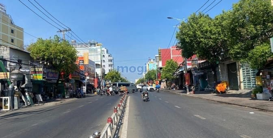 Bán biệt thự: Nhà cần bán nhanh MTKD đường Lê Văn Qưới, Dt: 7.6m x 30.6m, Giá: 2