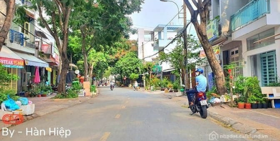 Bán biệt thự: Bán nhà cấp 4 cũ, Mặt tiền đường 12 - Phước Bình, Quận 9. DT: 86m2