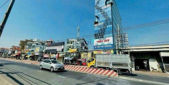 Bán biệt thự: MT Huỳnh Tấn Phát, ngang hơn 7 m nở hậu. ~ 90 tr/ m2 đất ở đô thị