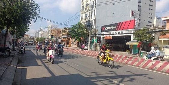 Bán biệt thự: Mặt tiền đường Huỳnh Tấn Phát, kdbb tuyệt vời. 7*29, nở hâu, hơn 1