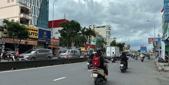 Bán biệt thự: GẤP BÁN nhà 115m2 ngang 5.5m 4 lầu hẻm 409 Nguyễn Oanh gần chợ 15.