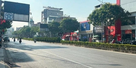 Bán nhà riêng: Bán MP Nguyễn Văn Cừ- Vỉa hè rộng - Kinh doanh - 185m - MT 7.5m- 