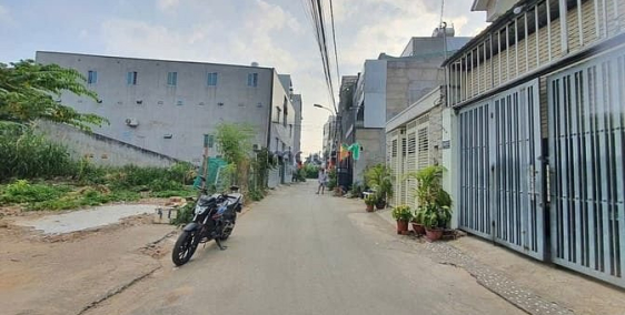 Bán nhà riêng: Bán nhà đường 102 Lã Xuân Oai, TNP. A, Quận 9. - DT : 4.3 x 19m