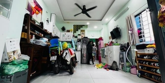 Bán nhà riêng: Nhà Gò Vấp giá rẻ Trần Bình Trọng căn góc 3 tầng BTCT.