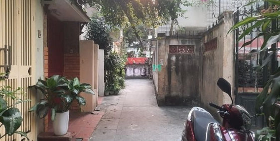 Bán nhà riêng: Nhà Linh Lang, Ba Đình trước nhà sân rộng đủ 10 mâm cỗ, 45m2 hơn 