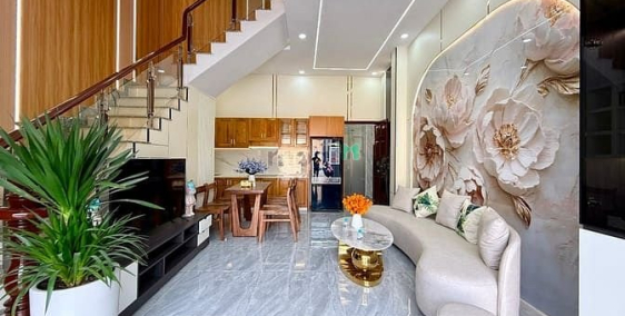 Bán nhà riêng: Nhà bên UBP và trường học, DT:5x12M, Trệt, 2Lầu, 4PN, P.Thờ, Sân 