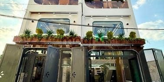 Bán nhà riêng: Nhà đường thông xe hơi, DT:4x14M, Lửng, 3 Lầu, 4PN, 5VS, Sân thượ