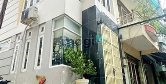 Bán nhà riêng: Chủ gửi bán căn nhà tâm huyết CMT8 Q10 hoa  70 triệu a.c.e nhậ