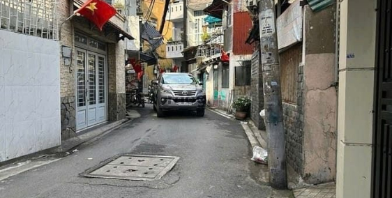 Bán nhà riêng: phú nhuận - hẻm xe tải thông - diện tích lớn