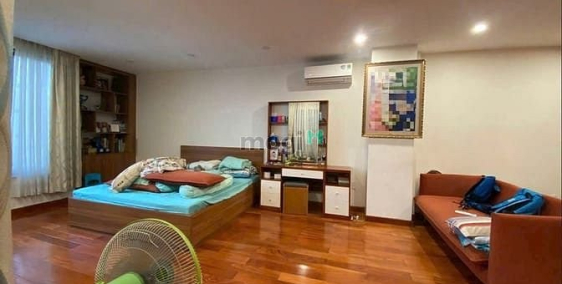 Bán nhà riêng: Bán nhà hẻm 8m Lê Minh Xuân, Phường 7, Q. Tân Bình. Dt: 4,4x16,7m