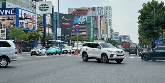 Bán nhà riêng: Bán nhà 4L BTCT hẻm 8m Cộng Hòa sát ga T3 ngang 5m 100m2 có gara 