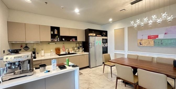 Bán căn hộ chung cư: Bán căn hộ Sarica, giá 23 tỷ 142m2.