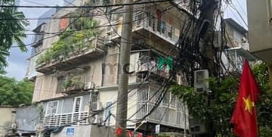 Bán căn hộ chung cư: Bán căn tập thể chính chủ tầng 5 ngõ 3 Vạn Phúc Ba Đình đối