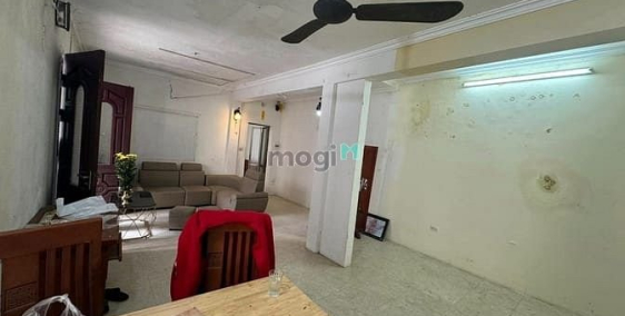 Bán căn hộ chung cư: Tập thể Hoàng Cầu_Đống Đa_Tầng 1_Kinh doanh_60m2 2pn chỉ 4