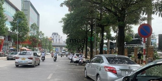 Bán nhà riêng: Bán nhà Phố Lê Trọng Tấn,ô tô, 2 thoáng,phân lô, DT: 46m2, Giá:13