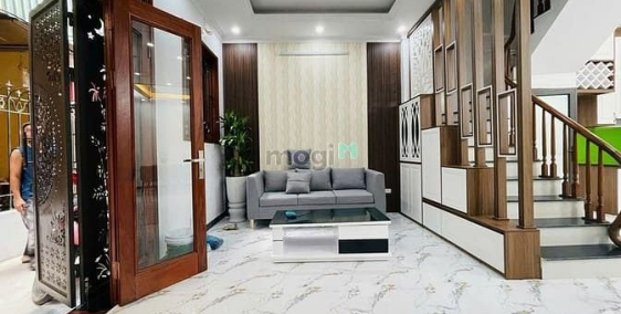 Bán nhà riêng: Bán nhà Thuý Lĩnh, 47m2 x 5 tầng, mặt tiền 5m, giá 7.9 tỷ