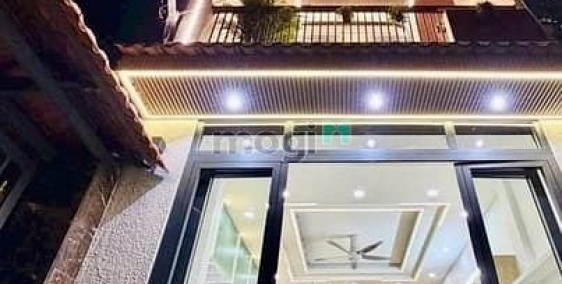 Bán nhà riêng: Nhà 4 tầng Phường 8, Gò Vấp, sang trọng, lung linh, 70m2 chỉ hơn 