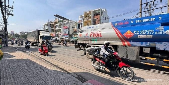 Bán nhà riêng: Nhà gần cầu Phú Xuân TT Nhà Bè. 4.5 x 8 hai lầu. Sổ hồng riêng.