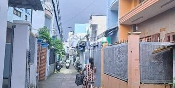 Bán nhà riêng: Nhà nhỏ, hẻm sạch rộng rãi. Sổ hồng riêng.