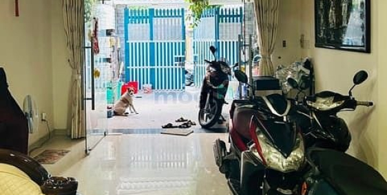 Bán nhà riêng: Giá bán 5,98 tỷ - 110m2, Nhà 3 tầng, 5PN, 3WC, đường Phan Văn Hớn