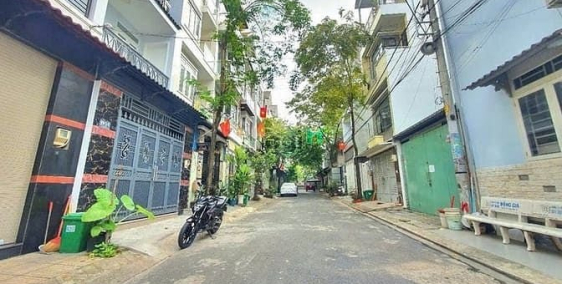 Bán nhà riêng: Bán Nhà Tặng Full Nội Thất 4 Tầng, Trung tâm Quận 9. Giá Nhỉnh 7 