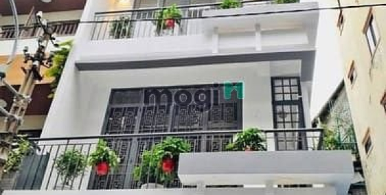 Bán nhà riêng:  Mặt Tiền P4 Q3. Xe hơi  đậu trong nhà Đường số Cư Xá Đô Thành 