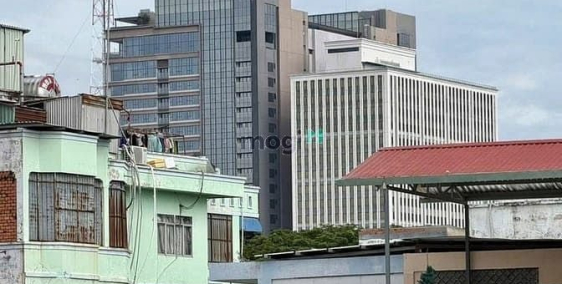 Bán nhà riêng: Bán Biệt Thự Giữa Lòng Q1 - Ngang 6,4x18m-4 Tầng - Ngay CV Lê Văn