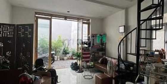 Bán nhà riêng: Bán nhà 2 tấm đường bờ sông gần chợ Bà Hom