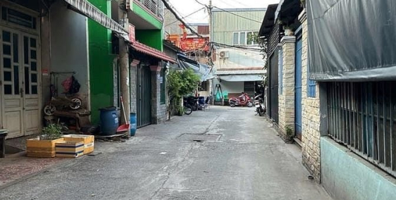 Bán nhà riêng: Bán đất tặng nhà C4, 90m2 , hẻm xe hơi chỉ  4ty1, QL1A - Q12