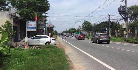 Bán đất thổ cư: Bán gấp MT Hùng Vương Nhơn Trạch,giá 4,5tr,thổ cư, kho, xưởng.GỌ