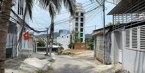 Bán đất thổ cư: Bán gấp lô đất gần biển-DT100m2(5x20m)-vĩnh hoà-Nha Trang-chỉ 1t