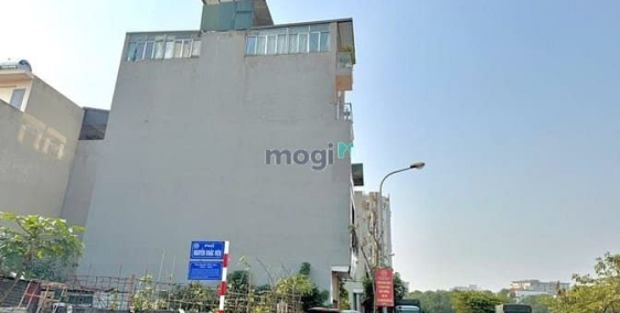 Bán đất thổ cư: Rẻ nhất, Đất TĐC Giang Biên, Lô góc 2 mặt tiền vỉa hè dt 90m2 mt