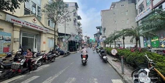 Bán đất thổ cư: Bán đất phố Ngọc Lâm 30m2- 5.5 tỷ, gần ô tô , gần trường Nguyễn 