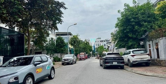 Bán đất thổ cư: Bán đất TĐC 7.2ha Trâu Quỳ,Vỉa hè oto tránh, 2 mặt tiền 125m2- M