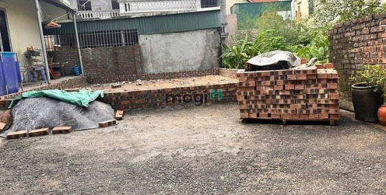 Bán đất thổ cư: Bán 40m2 4mx10 vuông vắn , ngõ thoáng đẹp gần vinhomes