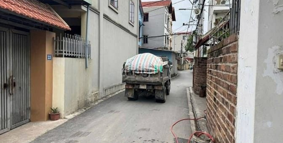 Bán đất thổ cư: BÁN đất Lê Xá Bát Tràng ( đa Tốn cũ) . Dt 54m2 ô tô chạy thông