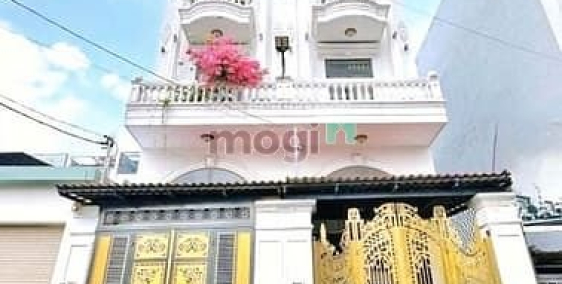 Nhà riêng: Nhà 4,5 tấm, 7 phòng, có thang máy, đường Nguyễn Thị Tú