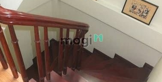 Nhà riêng: Cho thuê nhà ngõ 125 trung kính 52m x4T ô tô đỗ cửa