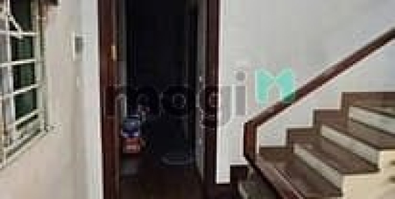 Nhà riêng: Cho thuê nhà mặt phố mai dịch 120m x5T ô tô đỗ cửa