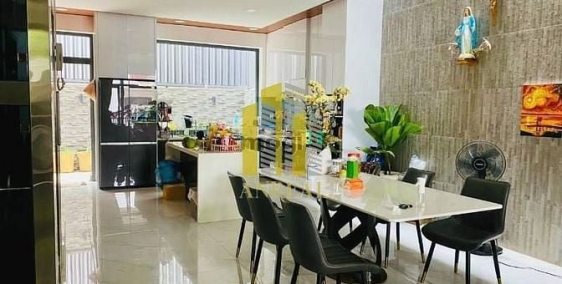 Biệt thự: Cho Thuê Biệt Thự Hầm 3 Lầu, Thang Máy - Đủ Nội Thất Hiện Đại