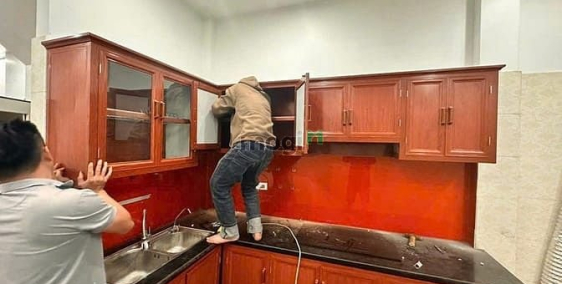 Nhà riêng: Cho thuê nhà ngõ 33 chùa láng 85m x 5T ô tô đỗ cửa