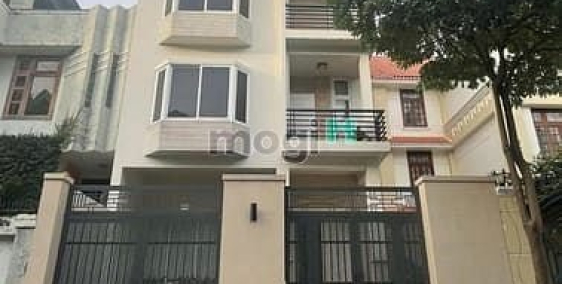 Nhà riêng: Vị trí đẹp, nằm trên trục đường chính kết nối trung tâm Quận 1,3,4