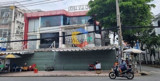 Nhà phố: Cho thuê nhà GÓC 2MT số 39-41 đường Bình Phú, Phường 10, Quận 6, HCM