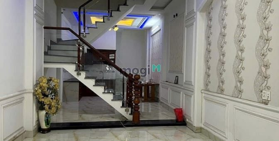 Nhà riêng: Nhà Thạnh xuân 25 quận 12 DT 4x15m 2 lầu 4pn.4wc Giá 10tr có nội thất