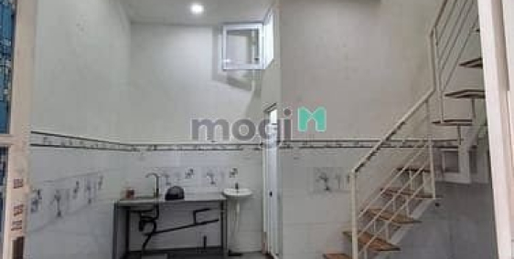 Nhà riêng: Cho thuê nhà  Thạnh Xuân 21 q12 Dt :4m x 5m đúc 1 trệt 1 lầu Giá 3tr