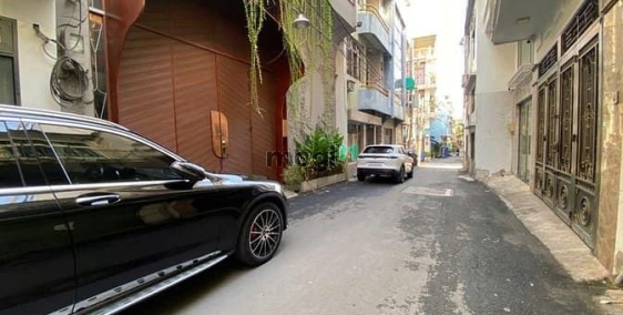 Nhà riêng: Cho Thuê Nguyên Căn Quận 3 - 6x6M - 3 Tầng - Hẻm Xe Hơi Chỉ 20 Triệu